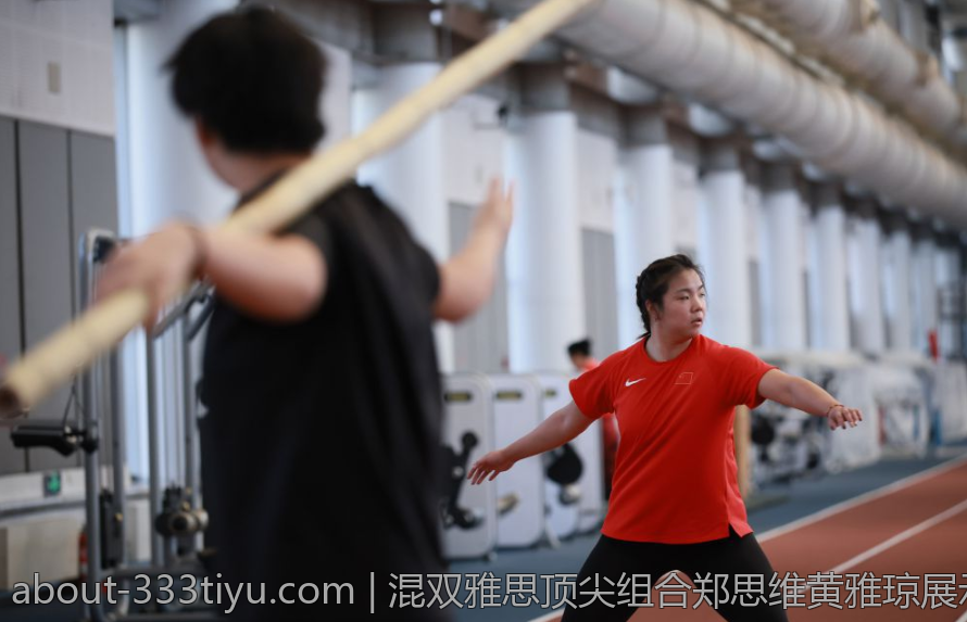 混双雅思顶尖组合郑思维黄雅琼展示冠军风采